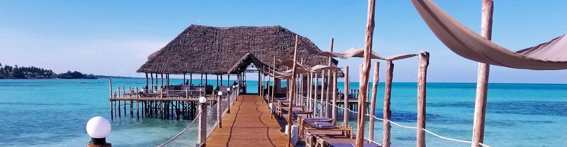 La jetée de l'hôtel Reef & Beach à Zanzibar